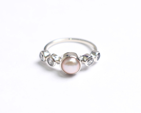 柔和的粉紅色淡水珍珠和立方氧化鋯銀戒指 Silver925 第7張的照片