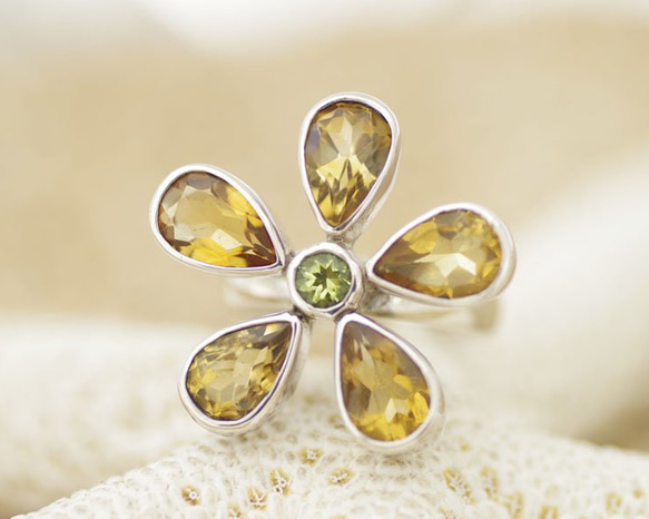 黃水晶和橄欖石花朵戒指 第2張的照片