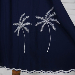 新的夏天！棕櫚樹刺繡連衣裙&lt;海軍&gt; 第7張的照片
