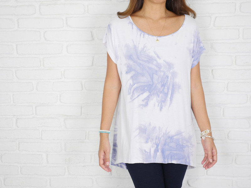 ムラ染めドルマンストレッチTシャツ　＜ラベンダーブルー＞