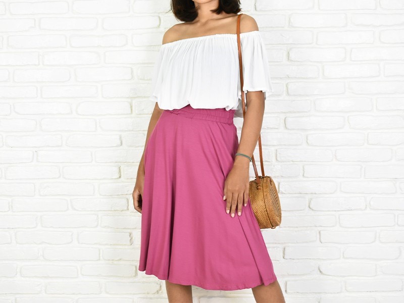 キレイ色！ストレッチ素材のフレアスカート　＜プラム＞