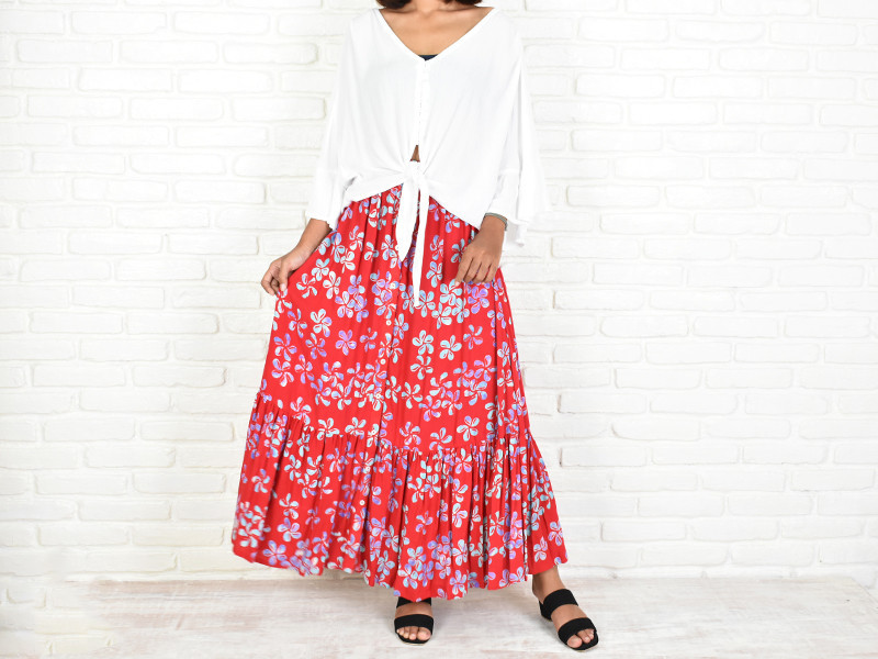 夏の新作！ろうけつ染めプルメリアティアードスカート　＜レッド＞