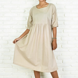 簡約褶皺連衣裙棉質材料&lt;米色&gt; 第4張的照片