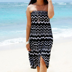 巴厘島出發！度假新時尚！波打印抹胸裙&lt;黑&gt; 第1張的照片