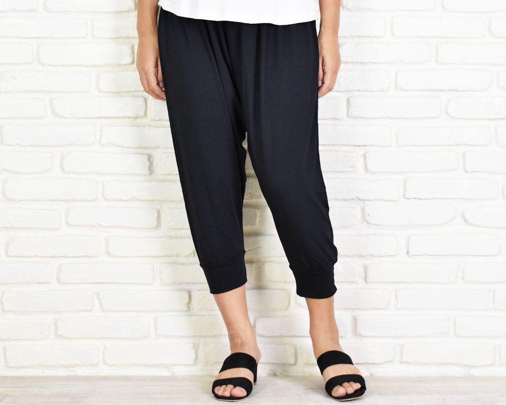 再販　涼しげでストレスフリーな穿き心地！ストレッチサルエルパンツ　＜ブラック＞