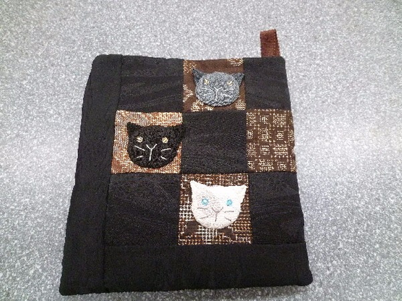 和布で創る小さなポシェット（市松接ぎの猫２） 1枚目の画像