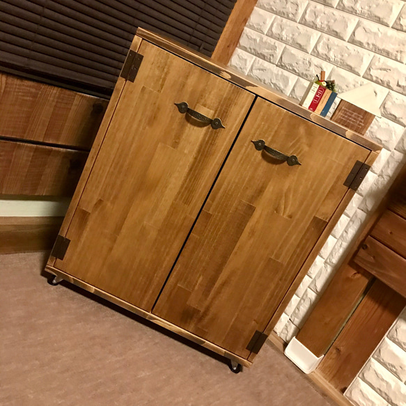 選べる取っ手9種類&3色塗装色】アンティーク風両開きキャビネット 収納