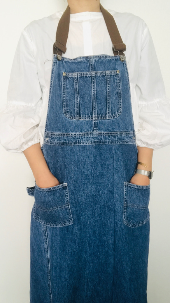 《気ままにゆるり＊。＊。様専用》リメイクオーバーオールエプロン　remake overall apron 1枚目の画像