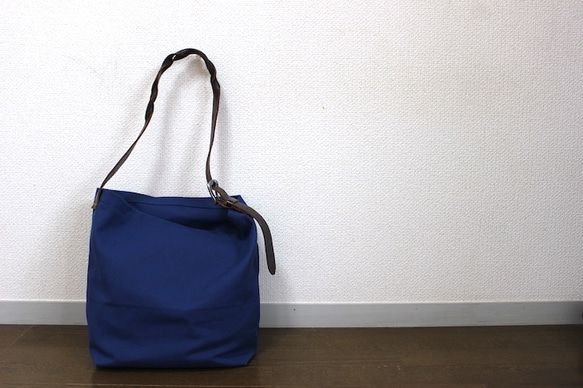 リメイクベルトバッグ　REMAKE BELT BAG （BLUE) 4枚目の画像