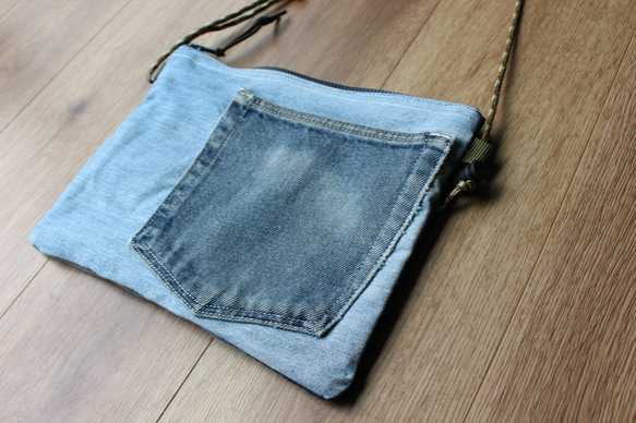 《送料無料》リメイクデニムサコッシュバッグ　remake denim sacoche (pocket) 3枚目の画像