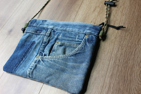 《送料無料》リメイクデニムサコッシュバッグ　remake denim sacoche (pocket) 4枚目の画像