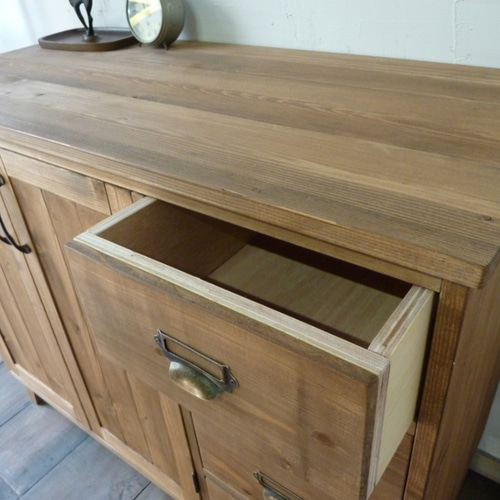 リビングボード サイドボード 木の扉のキャビネット w100