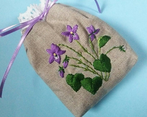 手刺繍まぁるい巾着ポーチ　ハーフリネン　和柄　すみれ 0_5c3c87bf53c09e461944b105b626