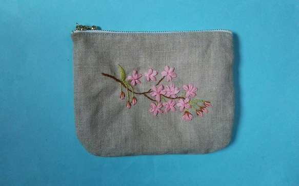 桜のリボン刺繍のぺたんこポーチ 1枚目の画像