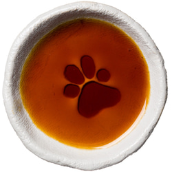 肉球の醤油皿（丸） 犬 猫 ペット シルエット 食器 皿 1枚目の画像