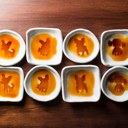 ボストンテリアのシルエットが浮かぶ醤油皿（四角） 犬 食器 皿 3枚目の画像