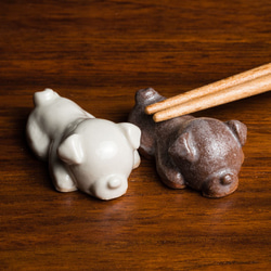チワワ好きに贈る。手作り陶器のペア箸置き（ちわわ）【ギフト対応