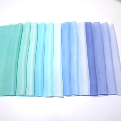 （N）正絹　胴裏　手染め13枚　13色　はぎれセット　緑・水色・青・ブルー系　グラデーション　つまみ細工用布・吊るし飾り 1枚目の画像