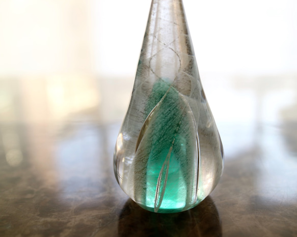 【ゆかり様ご依頼品】ガラスのオブジェDrop（瑠璃色・グリーン） 5枚目の画像