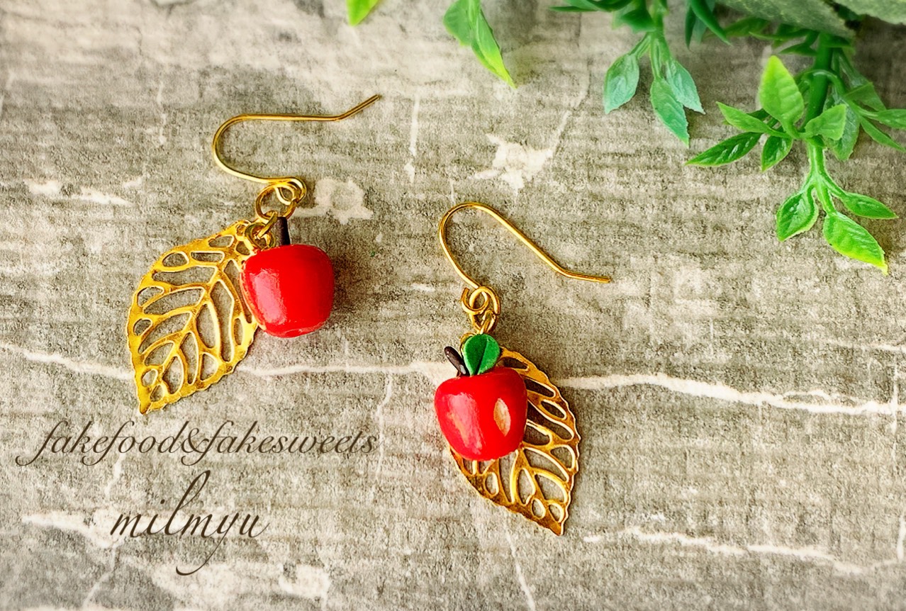 再販] happyりんごピアス【受注制作】 ピアス（フック・チェーン