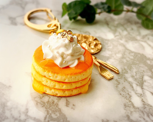 再販」ふわふわクリームパンケーキのキーホルダー【受注製作