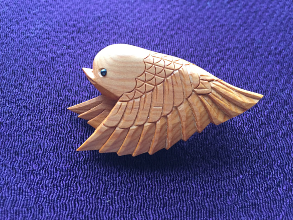 福来雀（ふくらすずめ）のブローチ 受注製作 ブローチ 木彫り nao 通販  