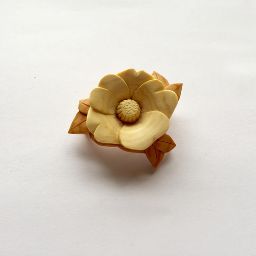 ルネ 花 ブローチ 美品 椿の花のブローチ 受注製作 ブローチ 木彫り nao 通販 6067411｜Creema