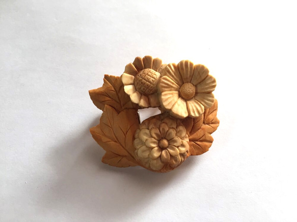 菊の花のブローチ兼帯留め  受注製作 1枚目の画像