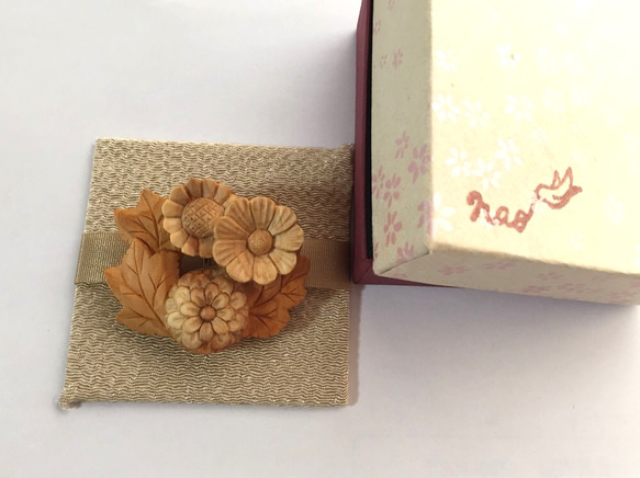 菊の花のブローチ兼帯留め  受注製作 5枚目の画像