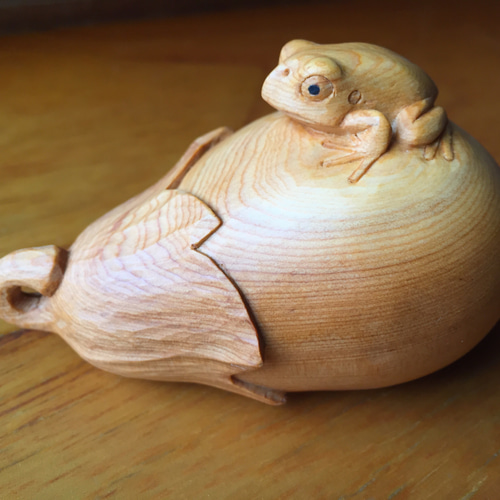 木彫り 茄子に蛙 受注製作 彫刻 木彫り nao 通販 6222959｜Creema