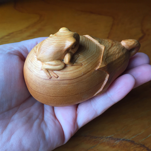 木彫り 茄子に蛙 受注製作 彫刻 木彫り nao 通販 6222959