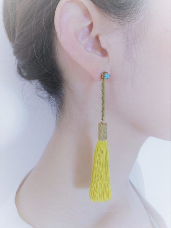 シルクタッセルロングピアス マスタード tassel pierced earrings <PETS-2YL> 1枚目の画像