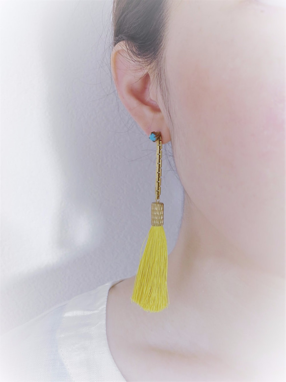 シルクタッセルロングピアス マスタード tassel pierced earrings <PETS-2YL> 3枚目の画像