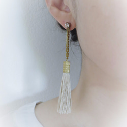 シルクタッセルロングピアス アイボリーホワイト tassel pierced earrings <PETS-6IVW＞ 2枚目の画像