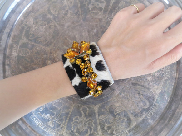 ハラコレザー カフブレスレット　hair on leather cuff bracelet <LC-HBR2> 2枚目の画像