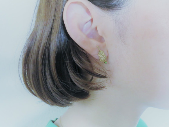 アンティーク タイニーリーフピアス ペリドット pierced earrings leaf <PE-LF2> 3枚目の画像