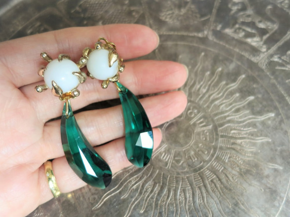 スワロフスキードロップイヤリング　vintage crystal earrings <ER-SWGR> 1枚目の画像