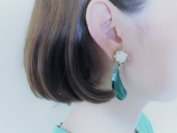 スワロフスキードロップイヤリング　vintage crystal earrings <ER-SWGR> 2枚目の画像