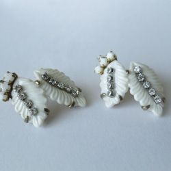 ホワイトフェザーイヤリング vintage earrings feather <PE3B-L19> 4枚目の画像