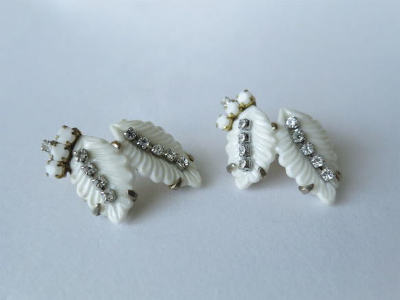 ホワイトフェザーイヤリング vintage earrings feather <PE3B-L19> 4枚目の画像