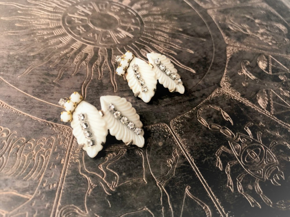 ホワイトフェザーイヤリング vintage earrings feather <PE3B-L19> 6枚目の画像