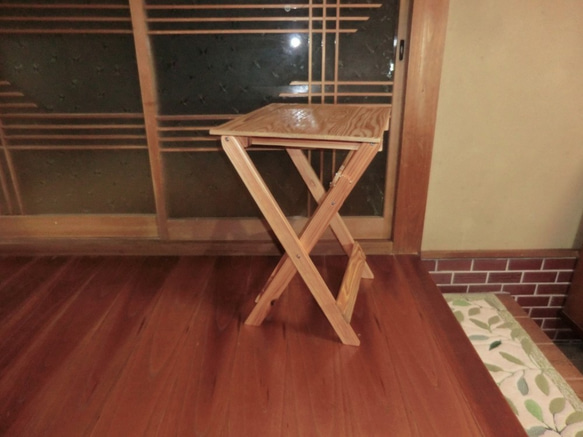 杉折りたたみテーブル（奥行き40cm、高さ60cm、幅50cm） 2枚目の画像