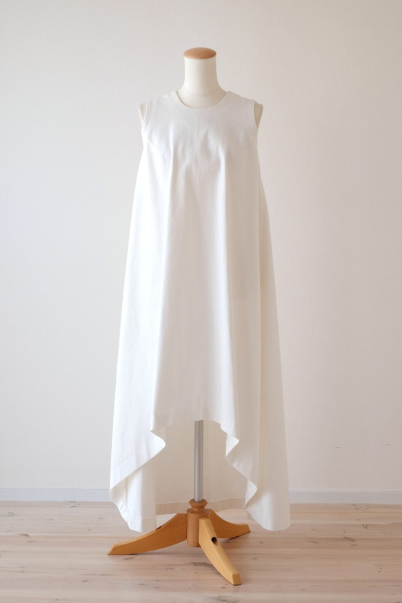 ホワイトデニムとチュールのウエディングドレス 5枚目の画像