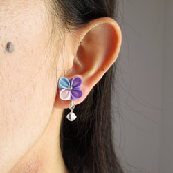 つまみ細工＊紫陽花のイヤリング（ピアス変更可）②紫×水色 2枚目の画像