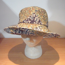 更紗柄のツバ大きな帽子 2枚目の画像