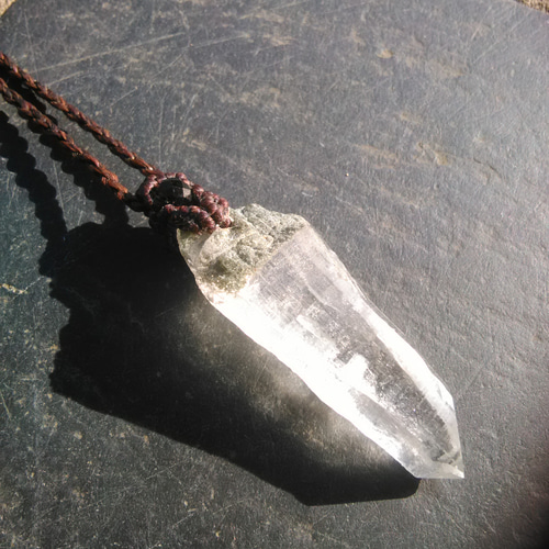 ヒマラヤ水晶 ガネッシュヒマール ＊ マクラメペンダント 29 ガネーシュヒマール産水晶 マクラメ編みペンダント 】 まがたま