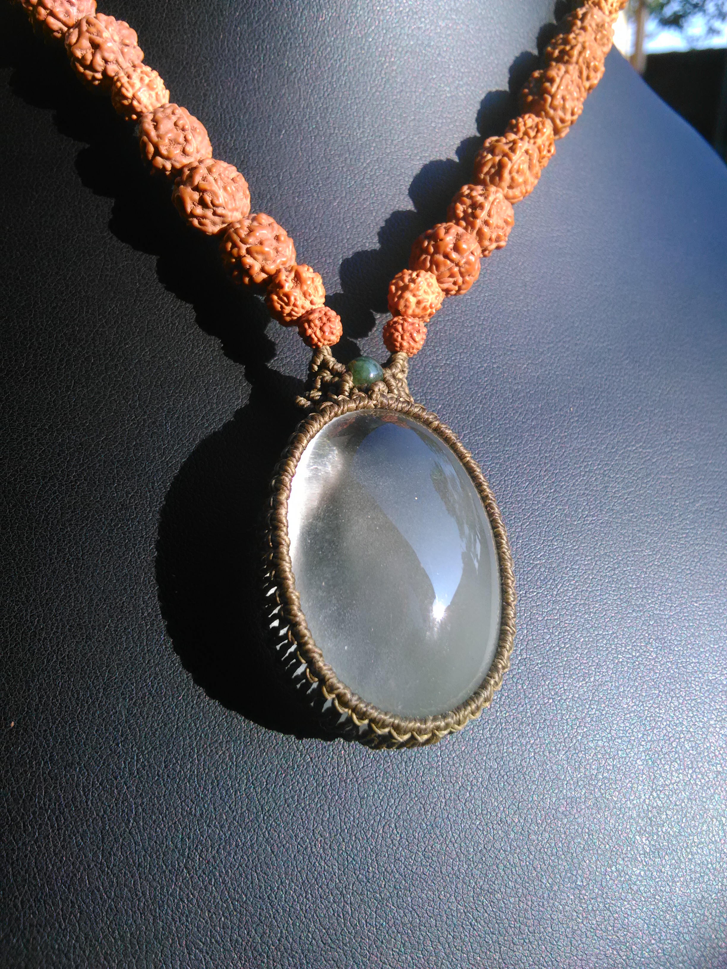 ガーデンクォーツとルドラクシャのマクラメペンダント[PEN-660]