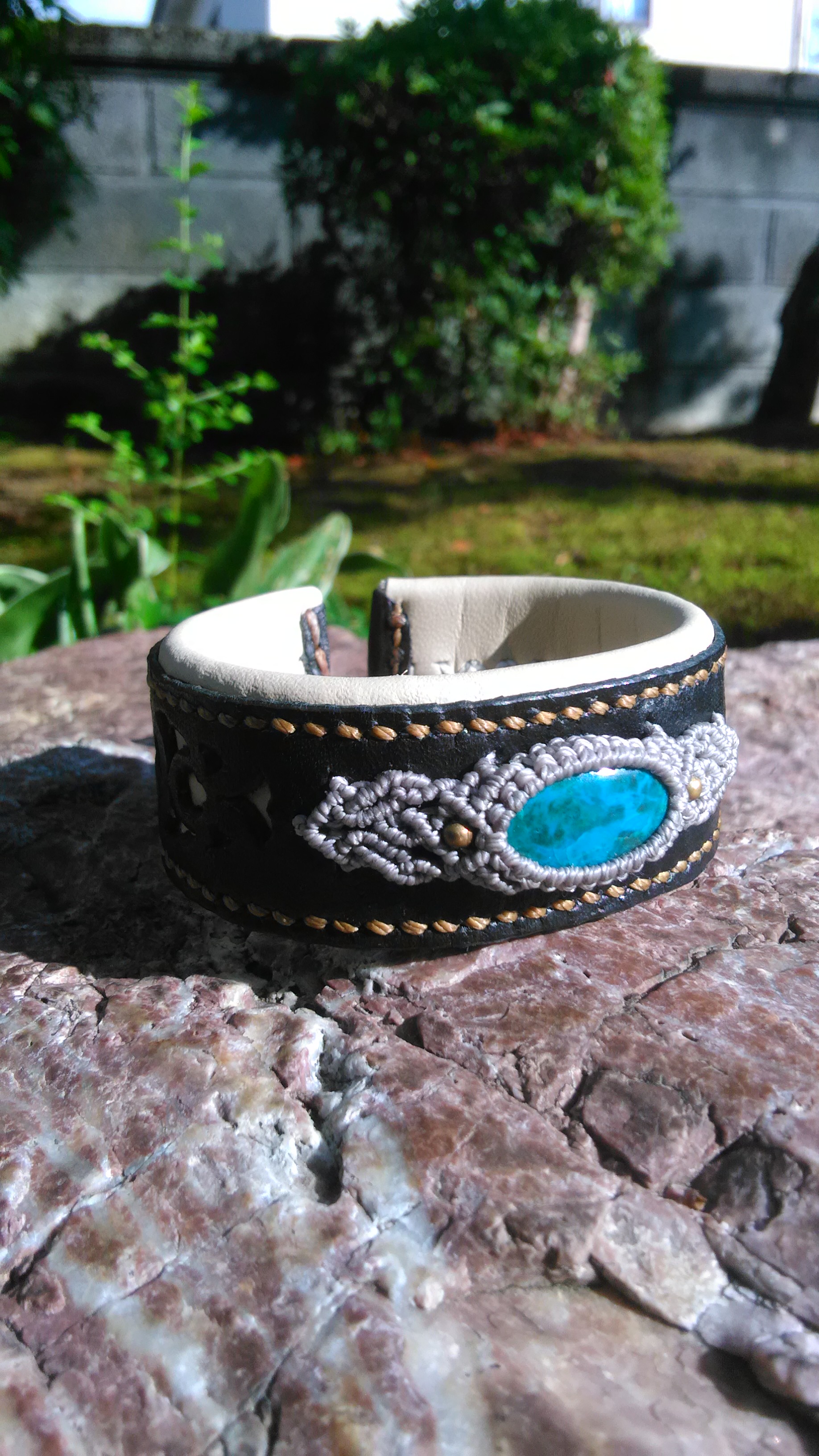 レザーバングル with クリソコラ天然石マクラメ編み