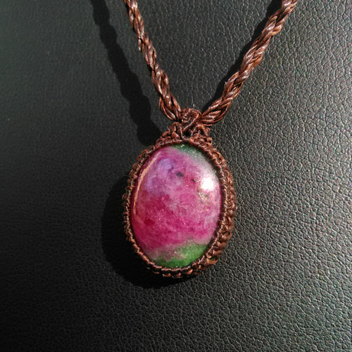 『如姫』ルビーインゾイサイトとルビーのマクラメペンダントネックレス ルビーインゾイサイトのマクラメ編みネックレス ネックレス