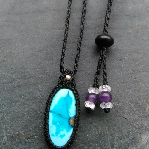 希少イラン産】ターコイズの天然石マクラメペンダント[PEN-417